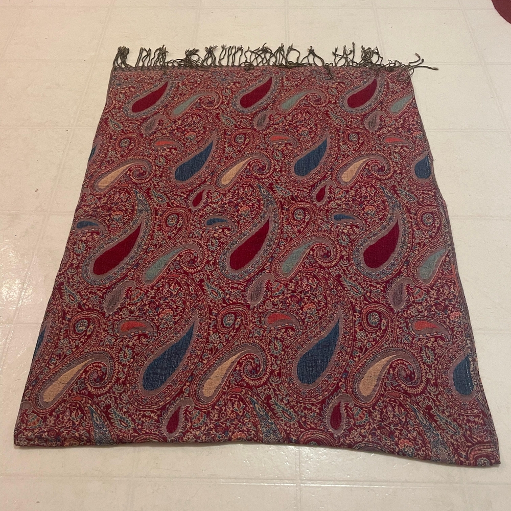 Paisley Patterned Throw Blanket